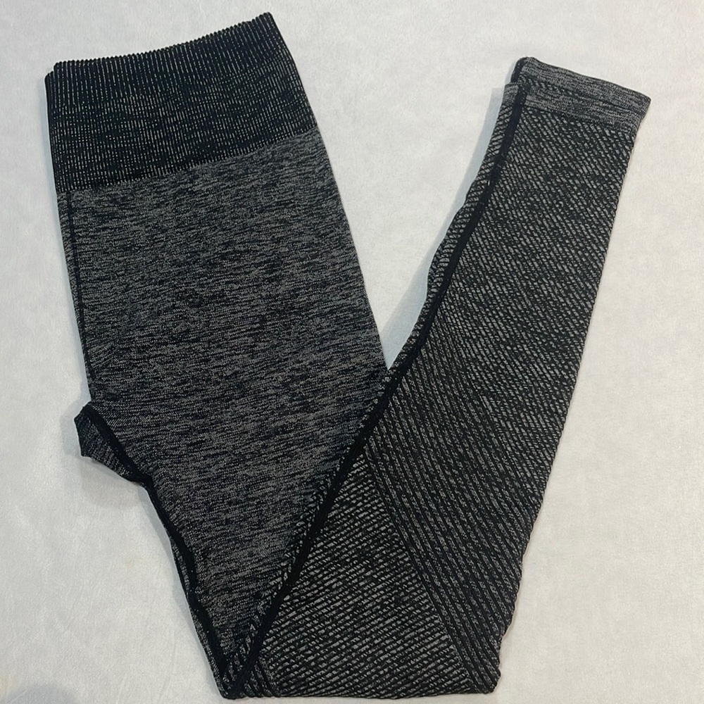 Fabletics Mid-Rise Seamless Rib 7/8 - Picture 5 of 9